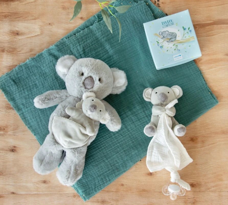 Doudou Et Compagnie - UNICEF - Peluche Koala Avec Bébé 25 Cm 6 Doudou Et Compagnie - UNICEF - Peluche Koala Avec Bébé 25 Cm – Image 4